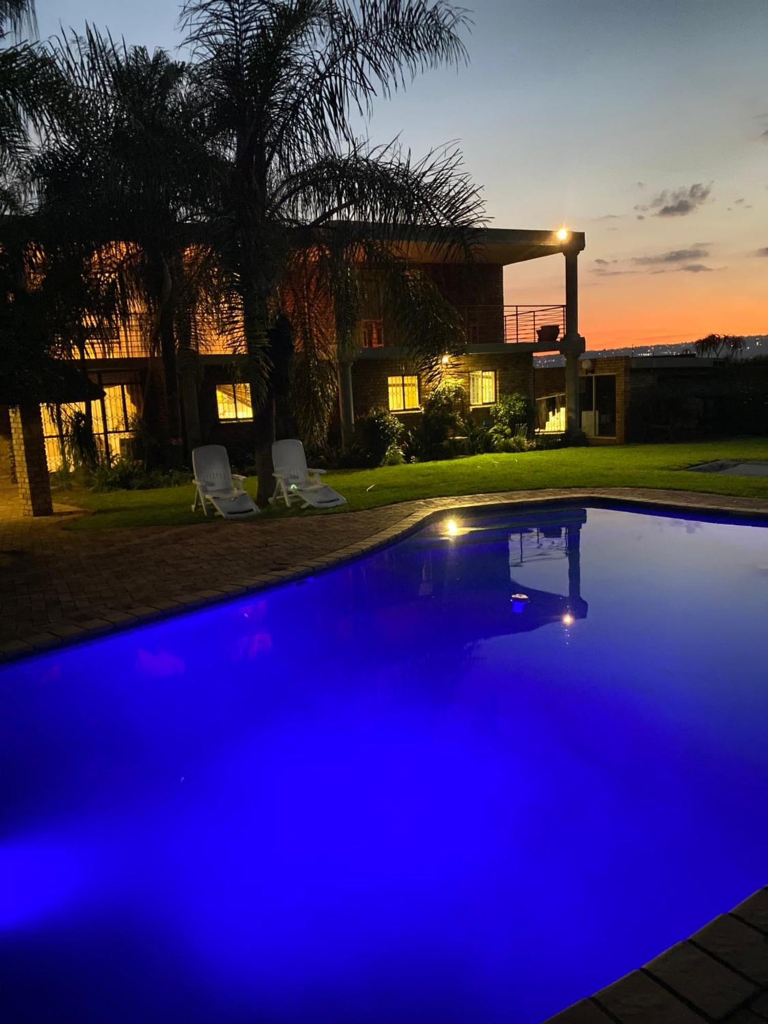 C And C Guest House/ Bed And Breakfast Pretoria Bagian luar foto